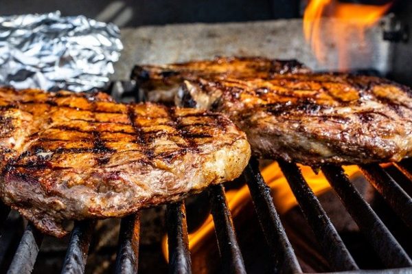 Hoe u goed barbecuevlees kookt voor uw volgende barbecuefeest